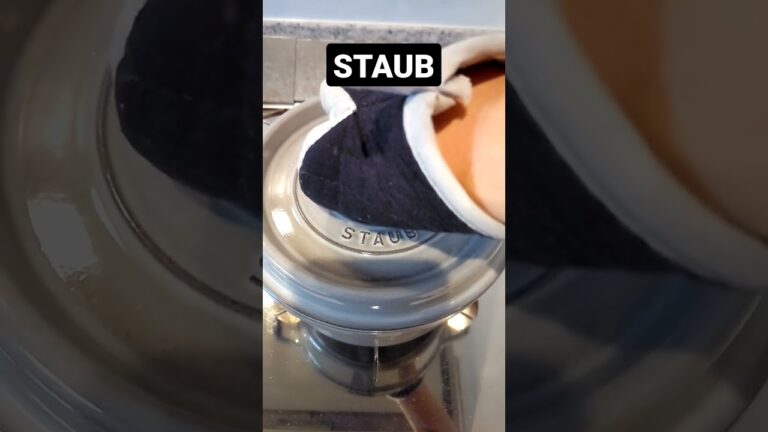カボチャとほうれん草のシチュー　#shorts #slowmotion # #cocotte #staub #ココット #ストウブ #シチュー #カボチャ #stew