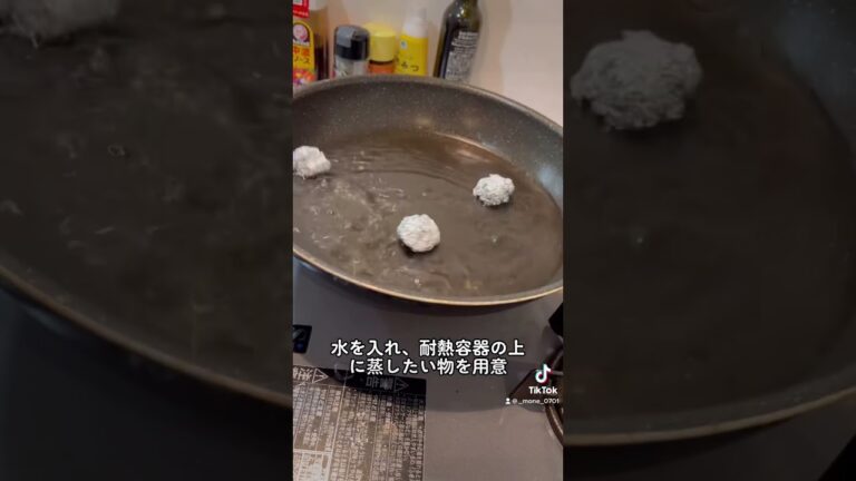 30万回再生⁉️フライパンで蒸し料理を作る方法｜How to cook steamed food #ショート #shorts #ライフハック #lifehacks #簡単レシピ