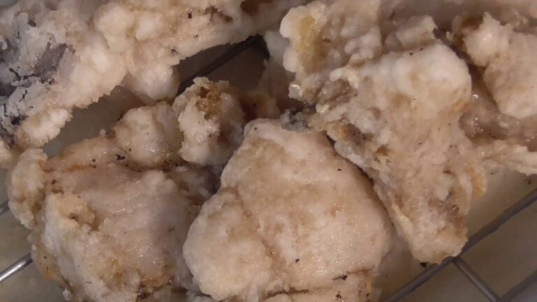 アンコウと言えば鍋料理が定番ですが、今回は身を唐揚げに。