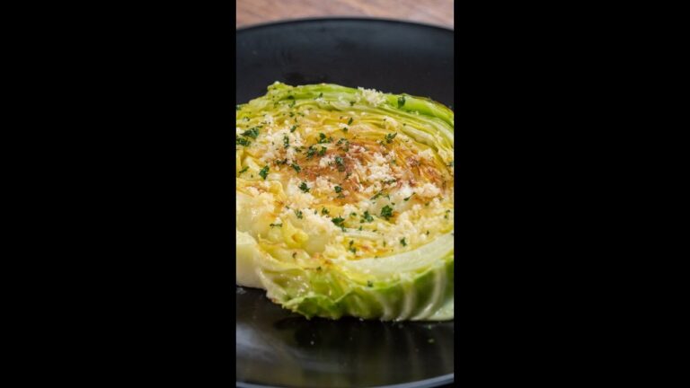 【ギルティーフリー】これだってステーキ！キャベツを焼くだけでこの満足感... / Cabbage Steaks #shorts