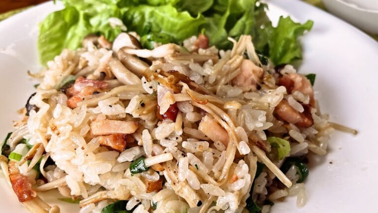 きのこのガーリック炒飯【人気料理研究家が教える簡単レシピ】