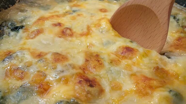 【ビールに合うおつまみ】カキとほうれん草のクリーム味噌グラタンを作りました。Spinach and Oyster Gratin