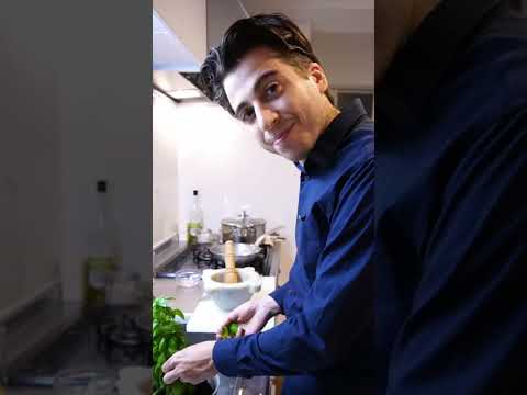 自分で育てたバジルで作るガチなペストジェノヴェーゼ【Pesto Genovese】 #Shorts