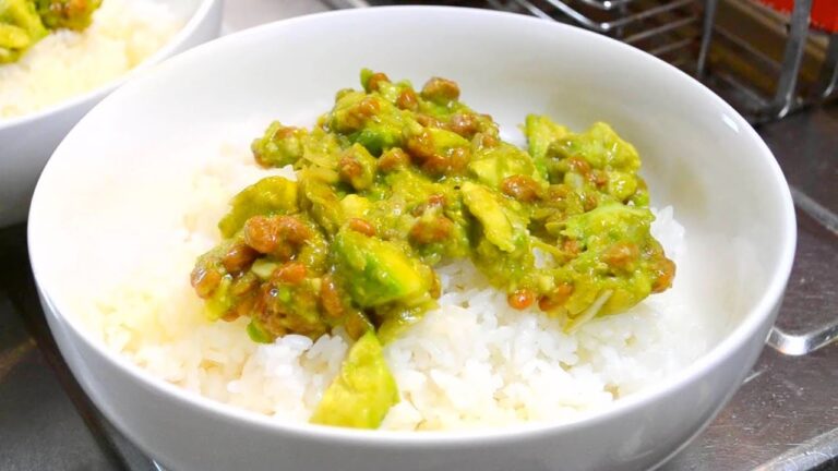 このねばねばで元気回復、アボカド納豆丼の作り方　　How to make rice bowl (donburi) topped with avocado and natto