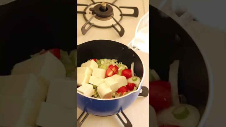 オクラのとろとろスープを作る碇シンジ