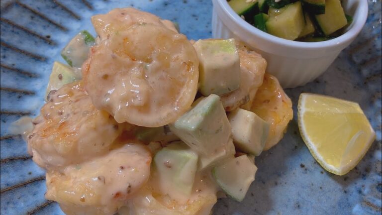 【蜂蜜入オーロラソース🍅を使った】エビマヨ【切ったアボカドも混ぜて超濃厚、ソースはマヨ、ケチャップ、蜂蜜、マスタード。混ぜて終わり】