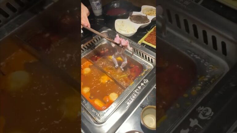 カエルを200℃の油で揚げてしまうと。。。#shorts #イケメン