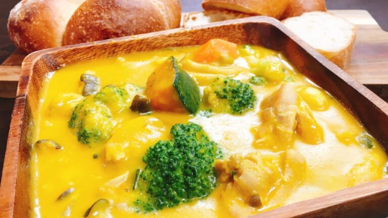 【時短レシピ】ハロウィンに甘くてクリーミーで濃厚な具だくさんパンプキンシチューなんてどうですかぁ♪