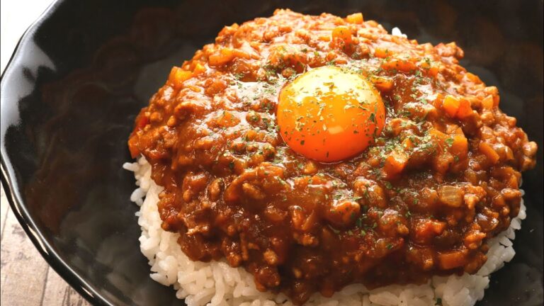 【レンジで10分】簡単美味しいキーマカレーの作り方｜パンダワンタン