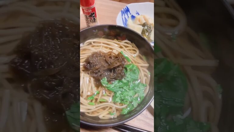 今日の晩ご飯はもずくそばですね。これがまた美味しいっ♪ #shorts