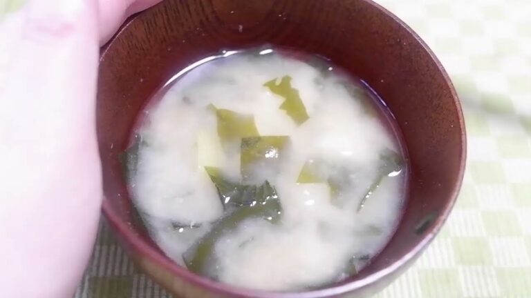 【簡単料理】じゃがいもとわかめの味噌汁