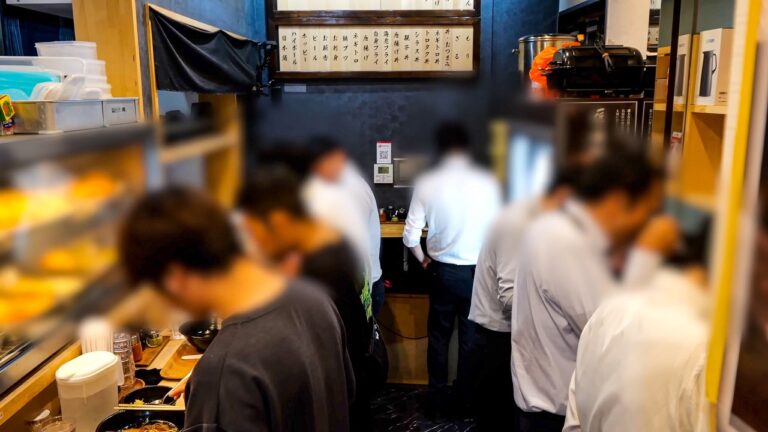 驚異の高速提供！入店から３５秒で提供する常連殺到の東京立ち食いそば屋がヤバい