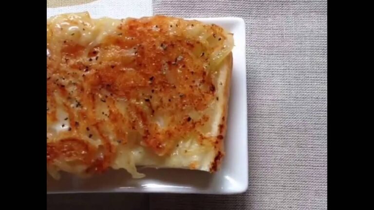 玉ねぎたっぷりチーズオニオントースト