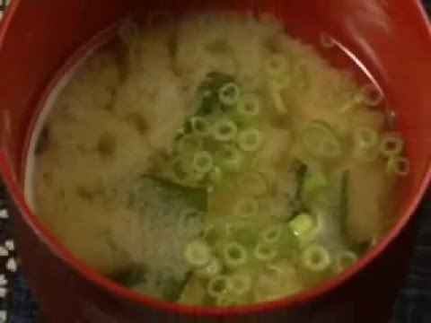 わかめと玉ねぎのみそ汁