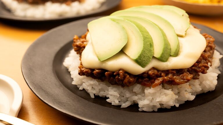 【とろける美味さ】アボカドが苦手でもぱくぱく食べられる『チーズキーマカレー』