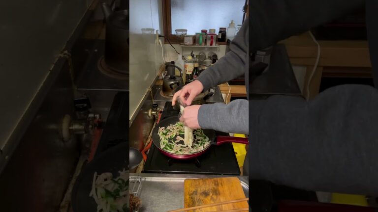 白だし香る焼きうどん/野菜炒めは拒否られたのにうどんが入っただけで喜ぶ娘たち　#焼きうどん #野菜炒め #cooking