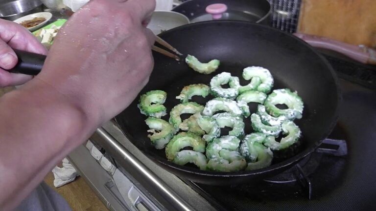 幸運な病のレシピ（ 597 )昼；ゴーヤ豚ロース炒め