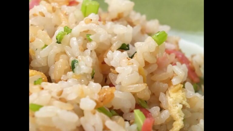 かぶの葉があったら作りたい かぶの葉とベーコン、油揚げのチャーハン ｜ moguna[モグナ]