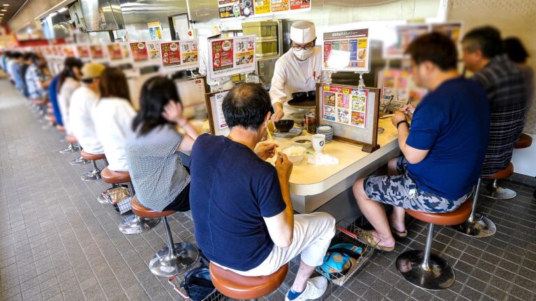 怒涛の天ぷらラッシュ！止まらない大行列！揚げたてのサクサク天ぷら定食が美味すぎた…