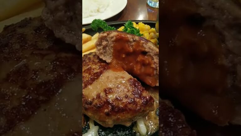 【ロイヤルホスト】黒×黒ハンバーグ ~ コクのあるブラウンバターソース目玉焼き付ハンバーグ （ファミレスのランチ）Black x Black hamburger steak, Royal Host