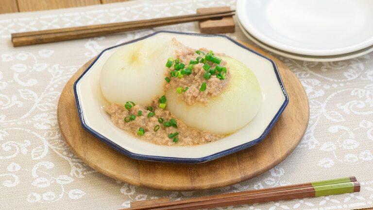 電子レンジで完成！新玉ねぎの肉みそのせ