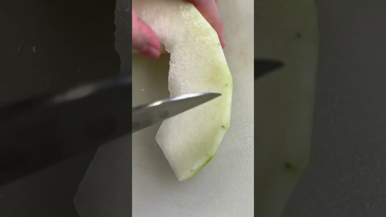 冬瓜の皮むき　冬瓜に切れ込みを入れる【冬瓜の煮物】