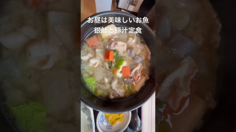 デカ盛りランチ　おいしい銀鮭と豚汁定食　仙台武屋食堂