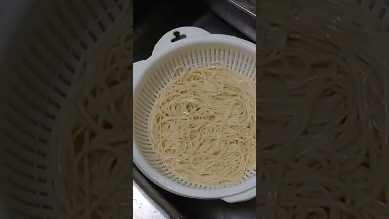 【夏場を乗り越える】冷や麦でピリ辛まぜそば作ってみた！