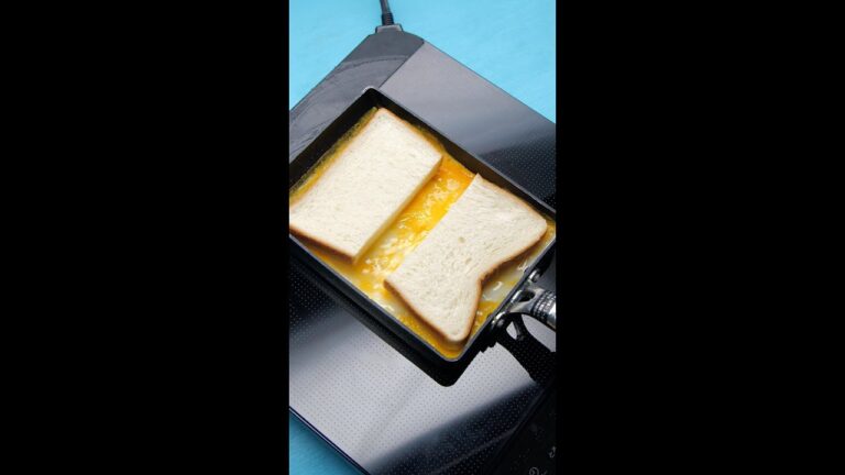 【このやり方、知ってる人いる？】具材をのせて折りたたむだけ！ / Grilled Sandwich #shorts