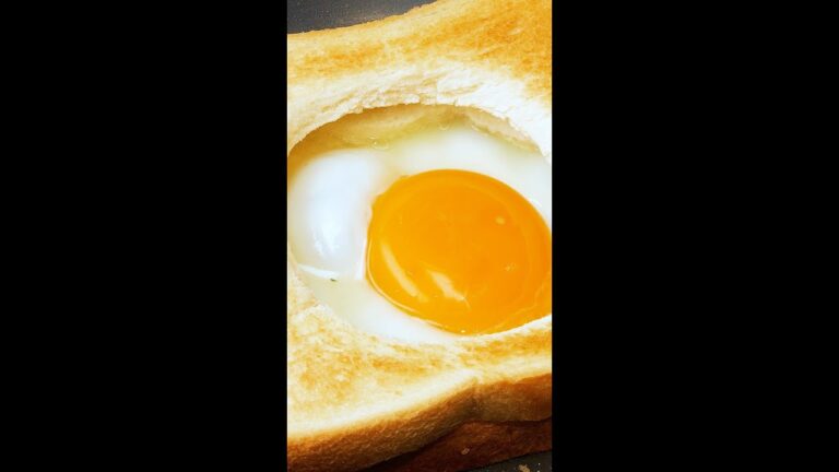 【卵と食パンが店から消える！】爆うまワンパントーストレシピ♡洗い物も減らせるよ！！ / Sunny Side Up Toasts #shorts