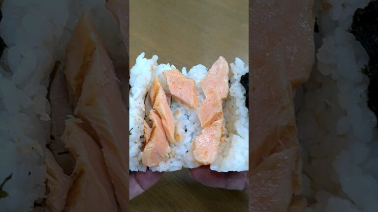 新商品大きな鮭はらみおにぎり🍙食べる〜♪(≧▽≦) #グルメ  #新商品  #ファミリーマート  #おにぎり  #鮭はらみ