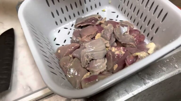 鶏胸肉のぬか漬けと、砂肝レバー（糠漬け）のネギ塩レモン炒め