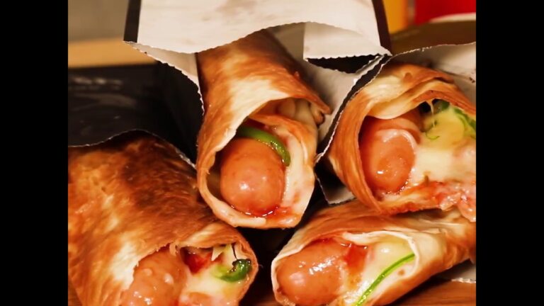 WATCHY Food - とろ～りチーズが溢れ出す！レッドホットチリドッグ