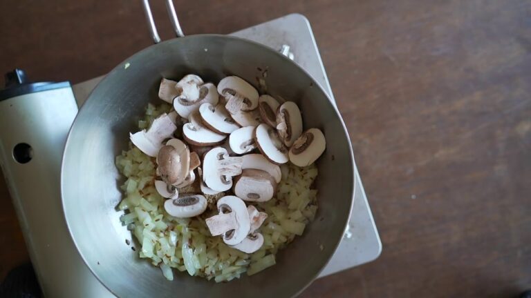 ほうれん草とマッシュルームのカレーの作り方：How to make Palak Mushroom Curry | Veggie Dishes by Peaceful Cuisine