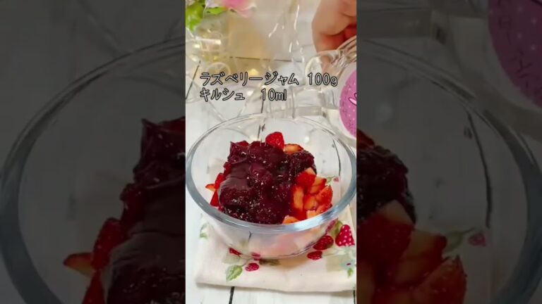 ミルクプリンのいちごソースかけ🍓クリスマスにすぐ出来ますよ