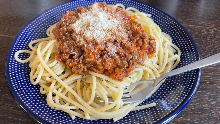 日本のミートソーススパゲッティ…合い挽き肉がフワッと軽やか！清涼感のあるミートソースです。