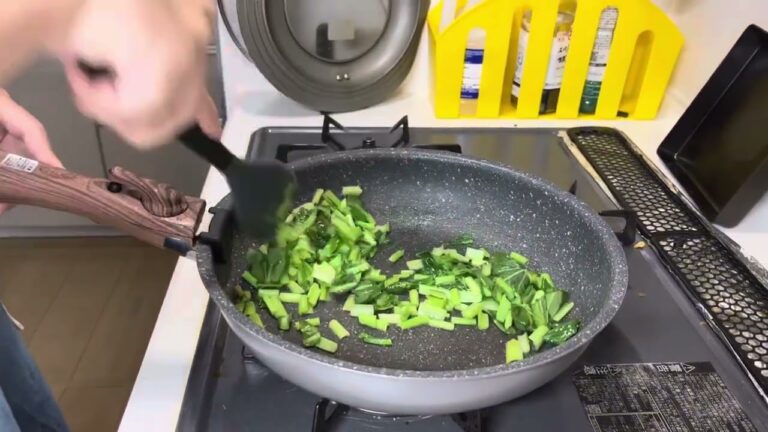 【子どもごはん】栄養たっぷり！小松菜としらすのふりかけ【我が家はみんな大好き】