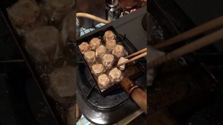 油ならしも兼ねて焼売を揚げました | 職人.com