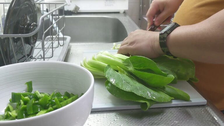 肉野菜炒めを作る (ピーマン、青梗菜、豚肉) 2020年5月5日