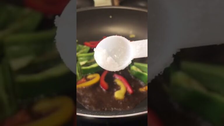 ピーマンとパプリカの醤油炒め。 #shorts #cooking #レシピ #ピーマン #パプリカ #醤油 #おかず #greenpepper #料理 #ご飯のお供