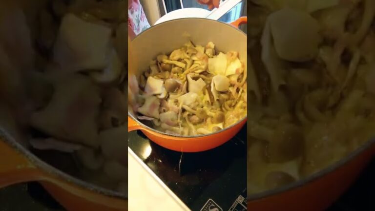🍳きのこ３種類で一品☆玉ねぎと炒めて具だくさんスープ✨お気に入り♡絶品過ぎる！😍【不器用な私が作る簡単で美味しい料理編】#shorts