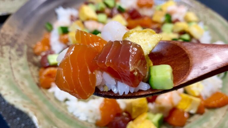 ガリが入った酢飯で海鮮ちらし寿司  Seafood Chirashizushi  #Shorts