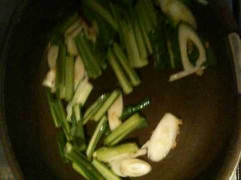 薬味をきかせた豚と小松菜の炒め物（中華風）