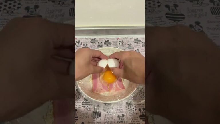 電子レンジでオートミールベーコンエッグ作ったら美味しかった #shorts #レシピ #ベーコンエッグ