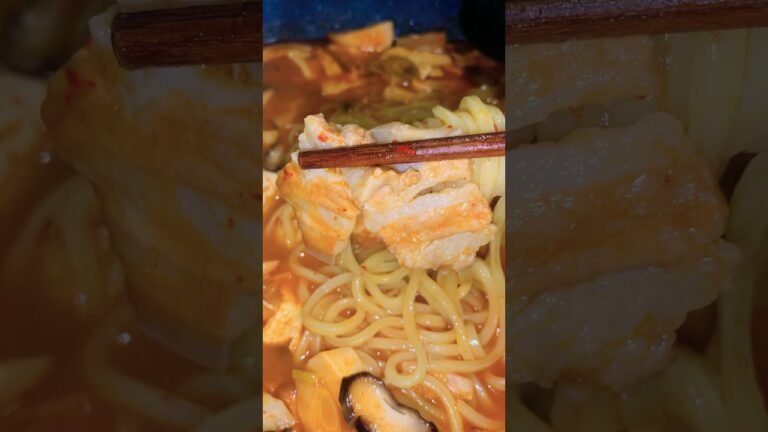 キムチ鍋うどん | Kimchi Udon Hotpot #キムチ鍋 #うどん #韓国風日本料理 #udonhotpot #kimchi #udon