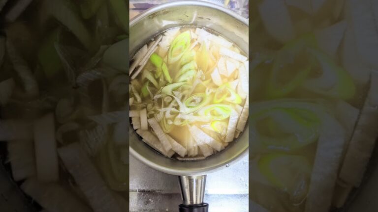 【残り汁活用】簡単おいしい😍サバ缶汁の味噌汁🍲✨#煮るだけ#サバ缶#味噌汁
