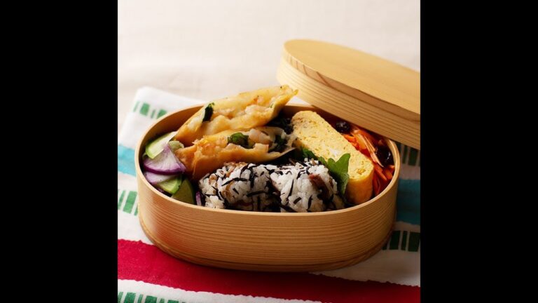 梅ひじきごはんのおにぎり/エビとアボカドとバジルの春巻き