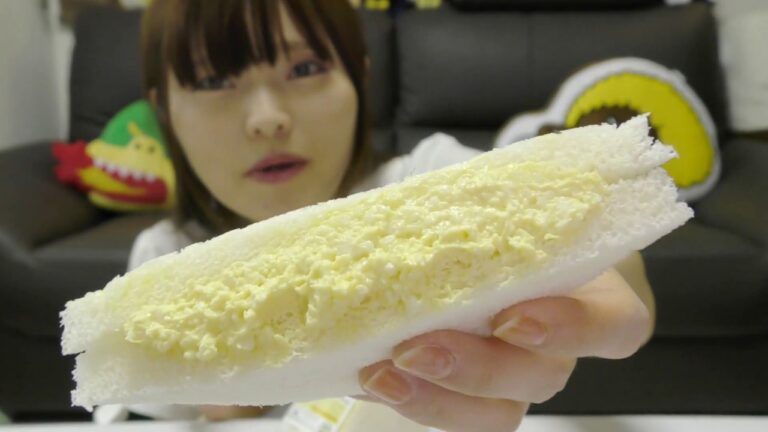 韓国セブンのたっぷりタマゴサンド食べる。