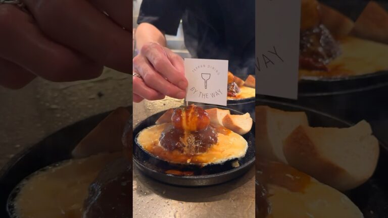 鉄板で完成させる濃厚チーズハンバーグ！黒毛和牛100%のハンバーグは肉厚ジューシー【BY THE WAY：東京 自由が丘】