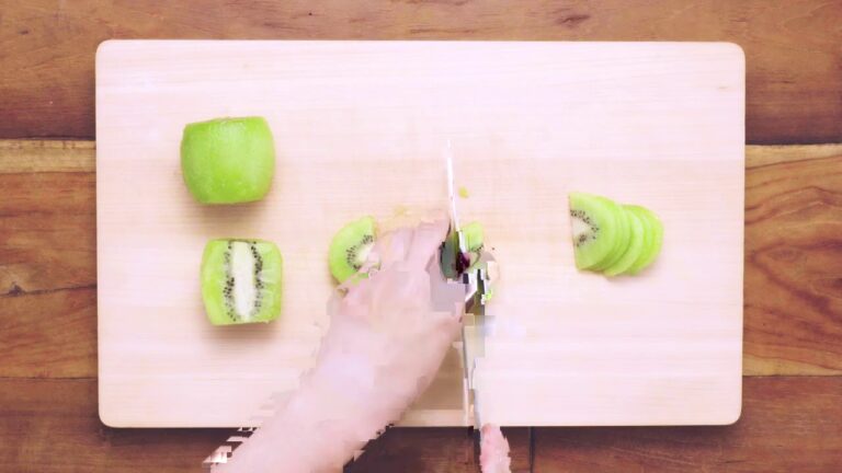 フローズンキウイと甘酒を混ぜるだけ！キウイ甘酒スムージー